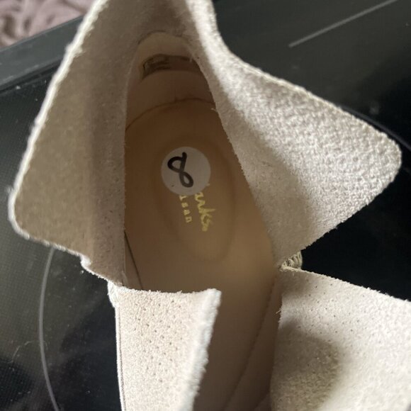 Clarks Edenvale Page- Fashion Boots Slip ON Women s Sz 8 Tan Suede - Picture 5 of 5